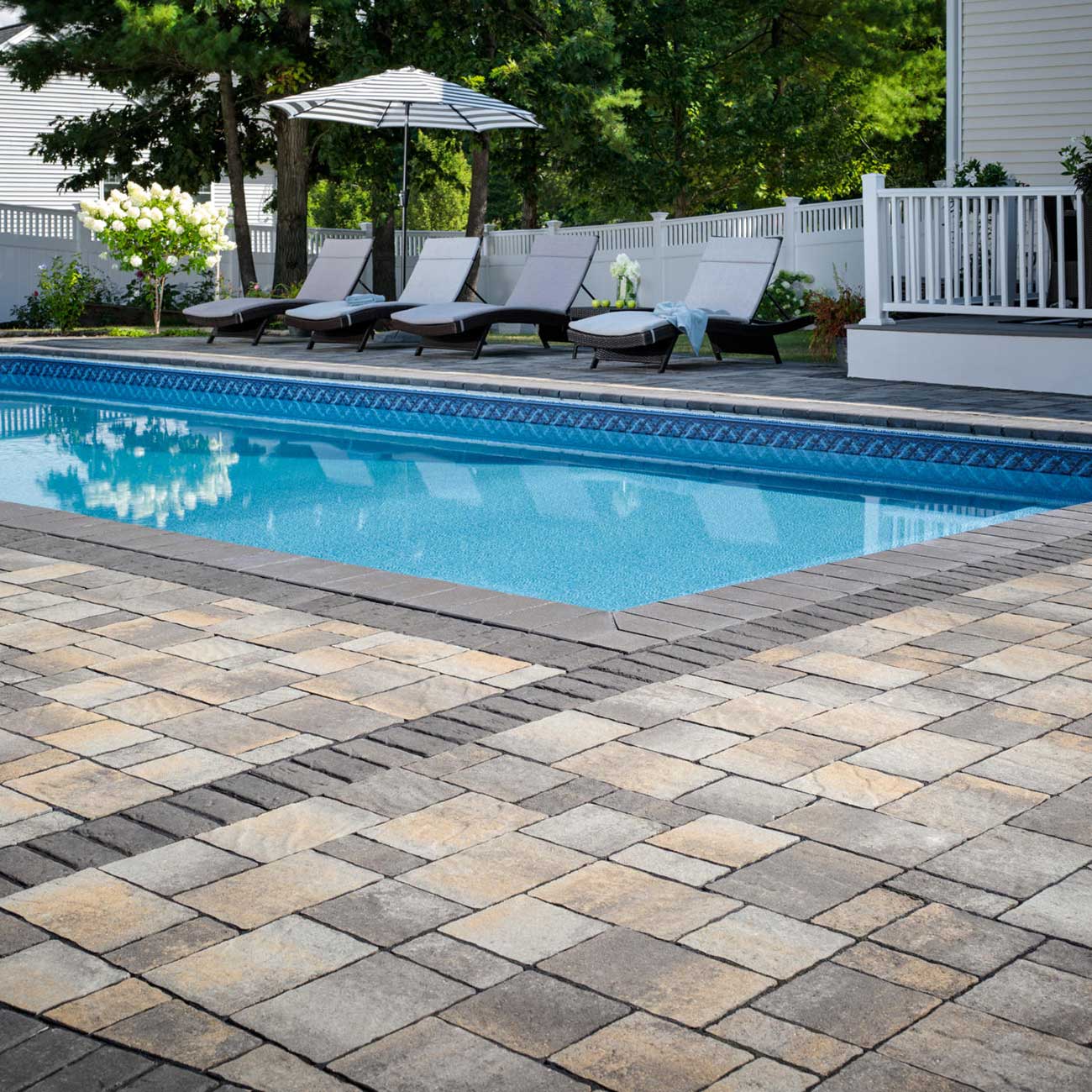 Pool deck with Urbana pavers