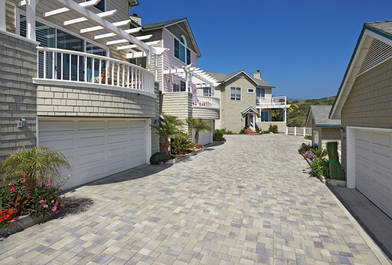 Angelus Courtyard stone commercial paver driveway in ashlar pattern