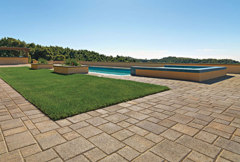 Angelus Courtyard stone Sand Mocha pooldeck
