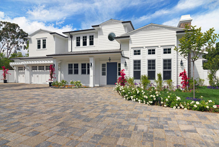 Angelus estate cobble I & II tumbled paver in Ashlar pattern