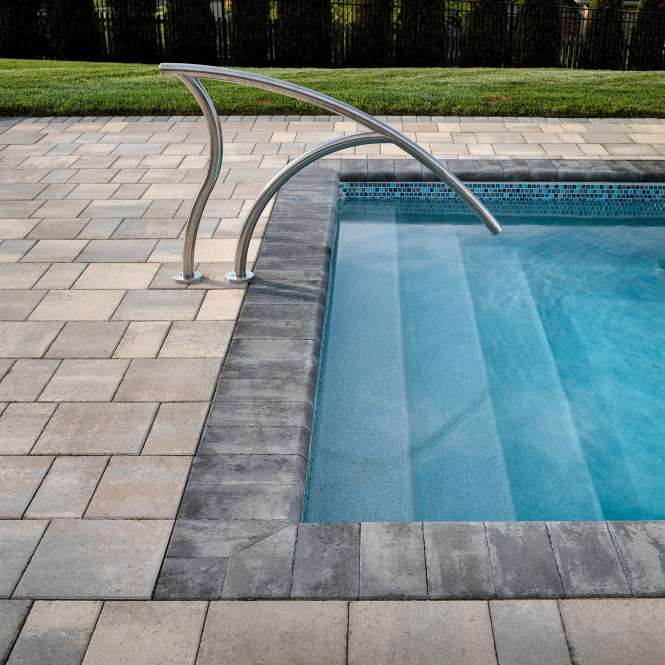 Pool deck with Catalina Grana pavers
