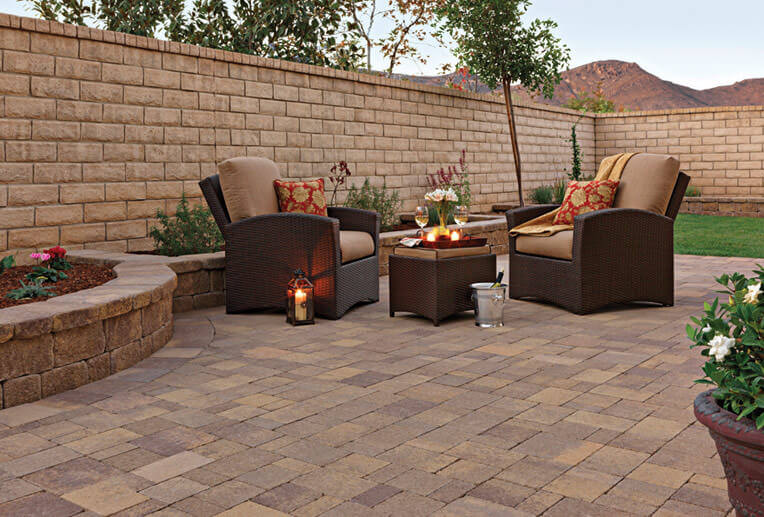 Patio with Castle Cobble I & II paver stones