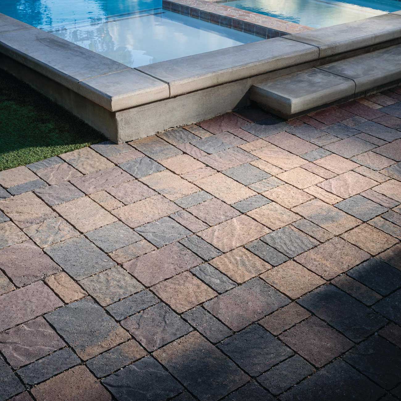 Pool deck with Urbana Pavers